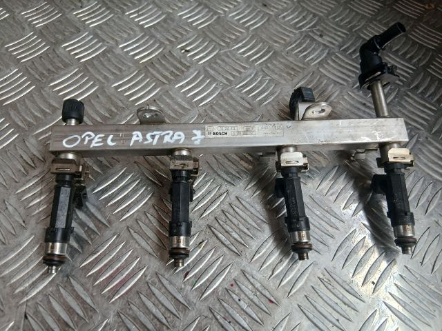 bontott OPEL ASTRA J Porlasztó Sor / Híd