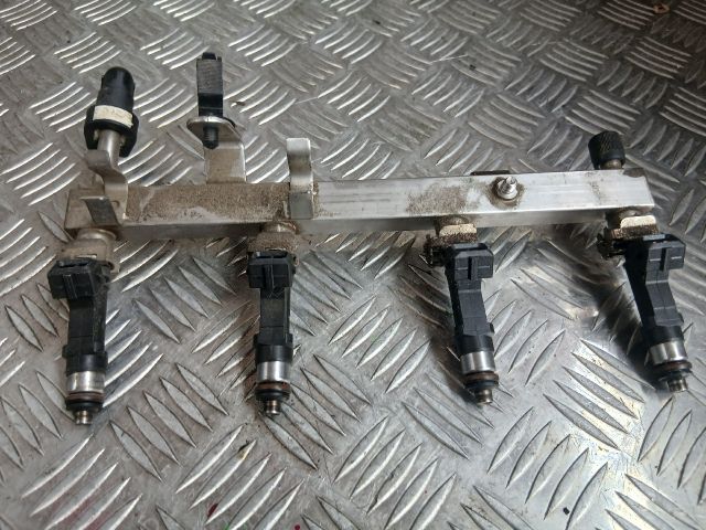 bontott OPEL ASTRA J Porlasztó Sor / Híd