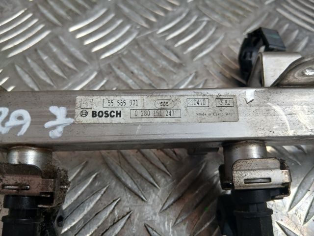 bontott OPEL ASTRA J Porlasztó Sor / Híd