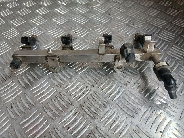 bontott OPEL ASTRA J Porlasztó Sor / Híd