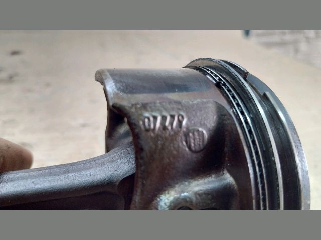 bontott OPEL ASTRA J Dugattyú és Hajtókar