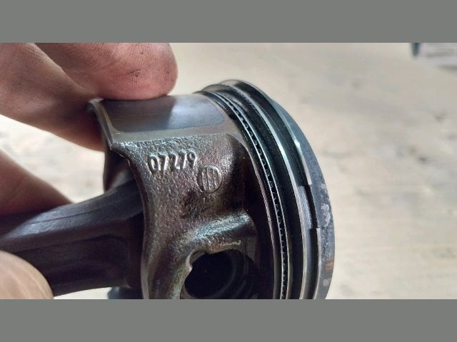 bontott OPEL ASTRA J Dugattyú és Hajtókar