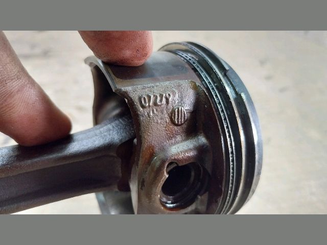 bontott OPEL ASTRA J Dugattyú és Hajtókar