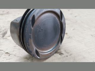 bontott OPEL ASTRA J Dugattyú és Hajtókar