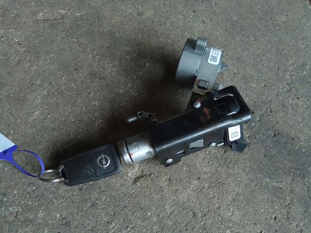 bontott OPEL ASTRA J Gyújtáskapcsoló Házzal