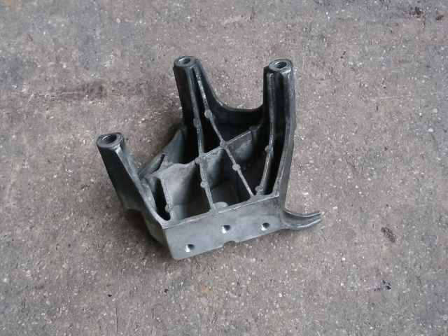 bontott OPEL ASTRA J Motor Tartó Bak Jobb