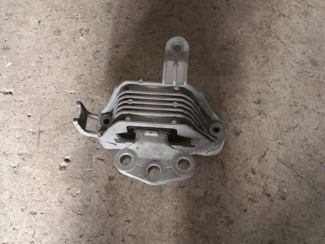 bontott OPEL ASTRA J Motor Tartó Bak Jobb