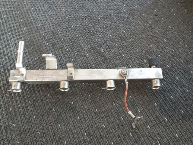 bontott OPEL ASTRA J Porlasztó Sor / Híd