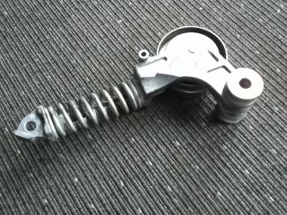 bontott OPEL ASTRA J Szíjfeszítő Görgő