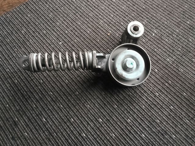 bontott OPEL ASTRA J Szíjfeszítő Görgő