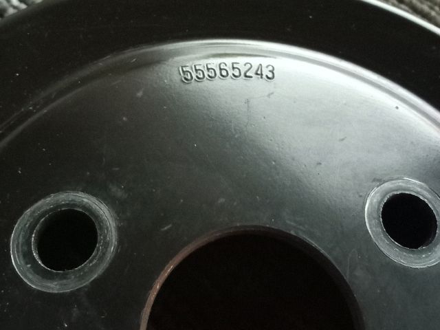 bontott OPEL ASTRA J Vízpumpa Szíjtárcsa