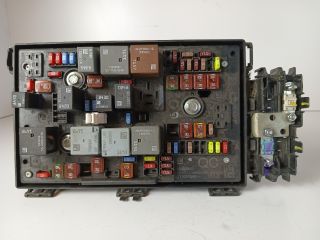 bontott OPEL ASTRA J Biztosítéktábla Motortér