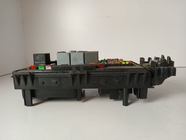 bontott OPEL ASTRA J Biztosítéktábla Motortér