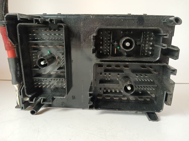 bontott OPEL ASTRA J Biztosítéktábla Motortér