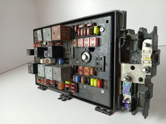 bontott OPEL ASTRA J Biztosítéktábla Motortér