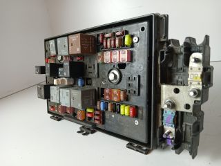 bontott OPEL ASTRA J Biztosítéktábla Motortér