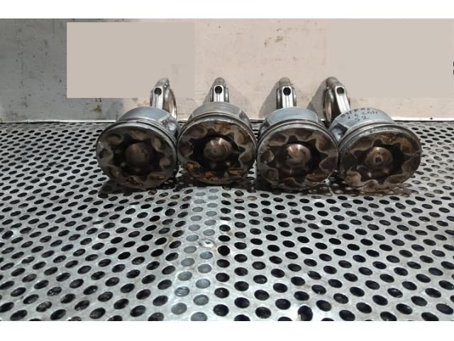 bontott OPEL ASTRA J Dugattyú