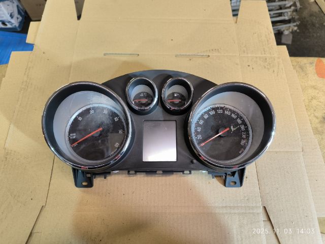 bontott OPEL ASTRA J Kilométeróra