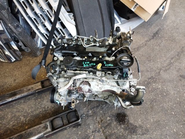 bontott OPEL ASTRA J Motor (Fűzött blokk hengerfejjel)