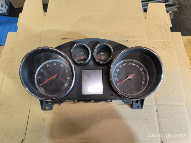 bontott OPEL ASTRA J Kilométeróra