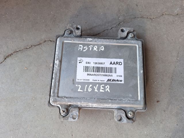 bontott OPEL ASTRA J Motorvezérlő