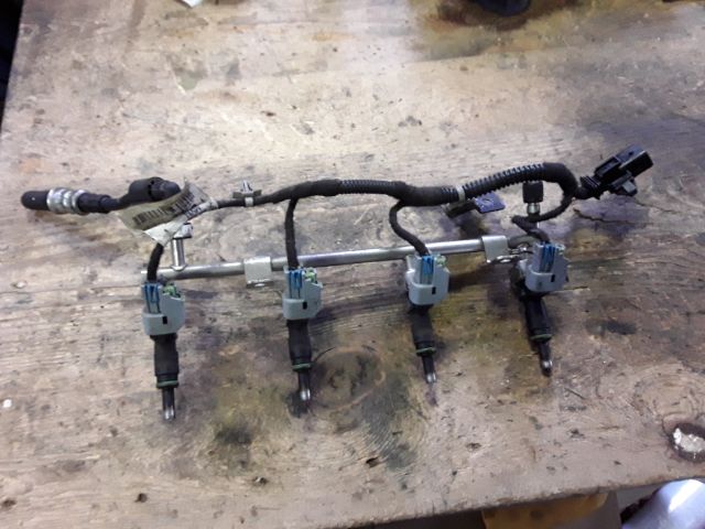 bontott OPEL ASTRA J Porlasztó Sor / Híd