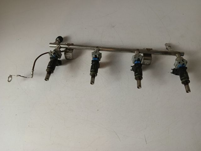 bontott OPEL ASTRA J Porlasztó Sor / Híd