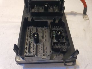 bontott OPEL ASTRA J Biztosítéktábla Motortér