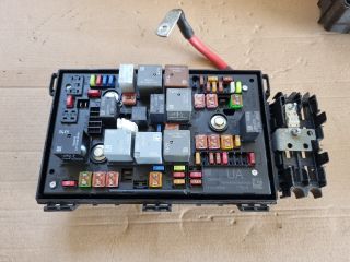 bontott OPEL ASTRA J Biztosítéktábla Motortér
