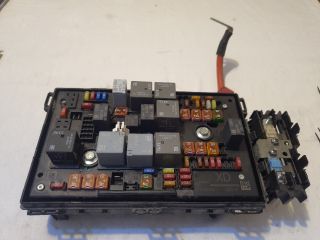 bontott OPEL ASTRA J Biztosítéktábla Motortér