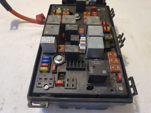 bontott OPEL ASTRA J Biztosítéktábla Motortér