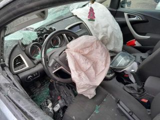 bontott OPEL ASTRA J Dugattyú