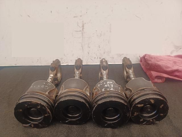 bontott OPEL ASTRA J Dugattyú