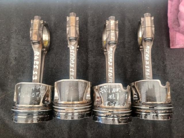 bontott OPEL ASTRA J Dugattyú