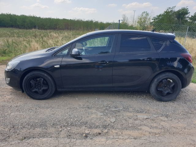 bontott OPEL ASTRA J EGR Hűtő