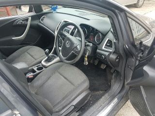 bontott OPEL ASTRA J Első Bölcső