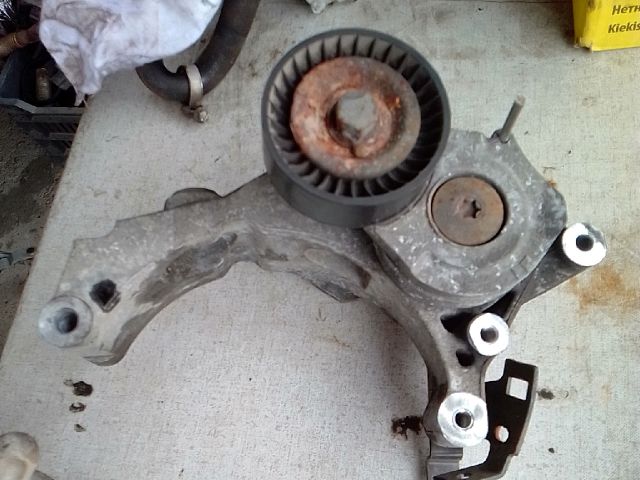 bontott OPEL ASTRA J Generátor Tartó Bak