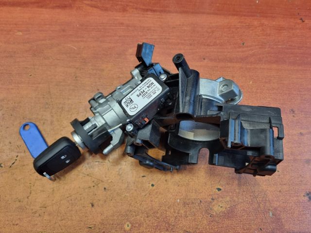 bontott OPEL ASTRA J Gyújtáskapcsoló Házzal