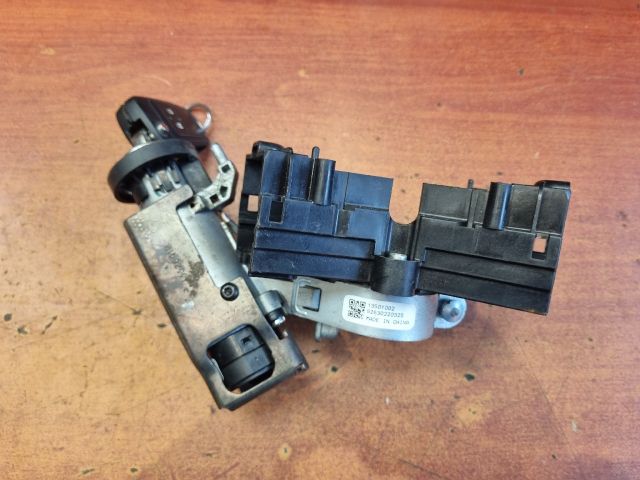 bontott OPEL ASTRA J Gyújtáskapcsoló Házzal