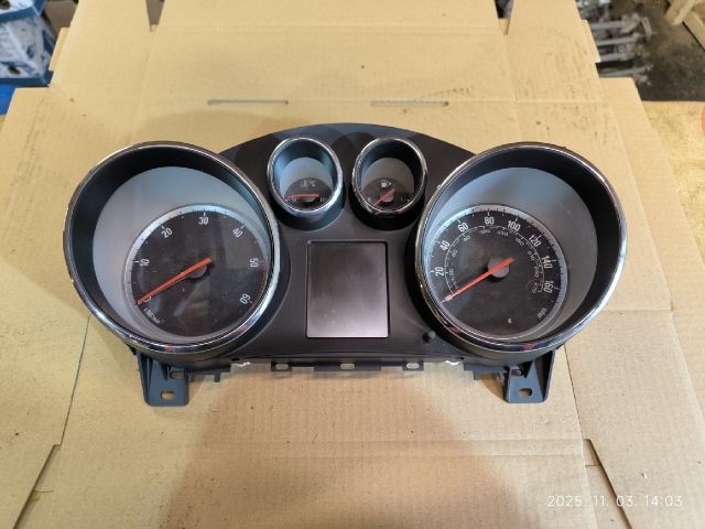 bontott OPEL ASTRA J Kilométeróra