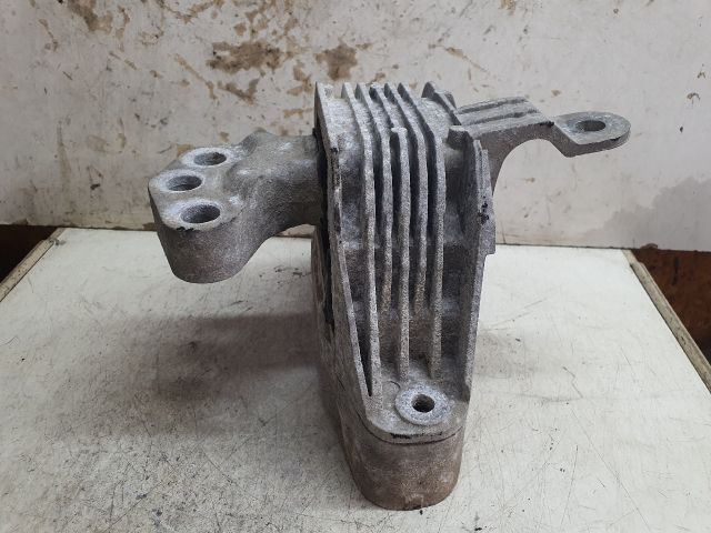 bontott OPEL ASTRA J Motor Tartó Bak (Fém)