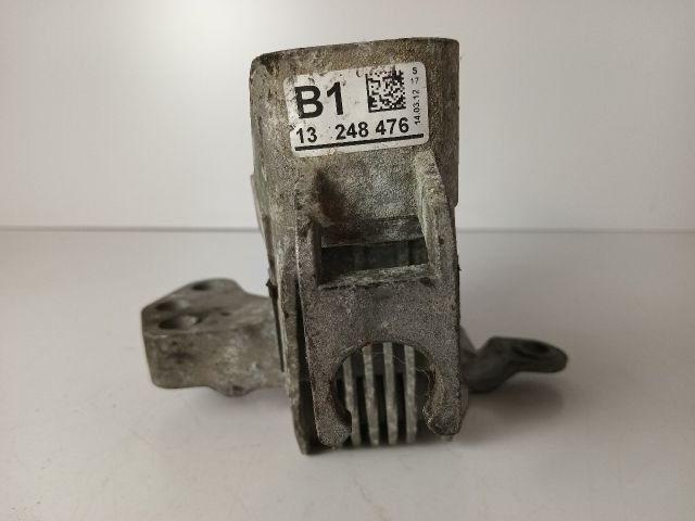 bontott OPEL ASTRA J Motor Tartó Bak Jobb