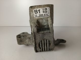 bontott OPEL ASTRA J Motor Tartó Bak Jobb