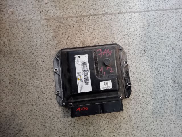 bontott OPEL ASTRA J Motorvezérlő