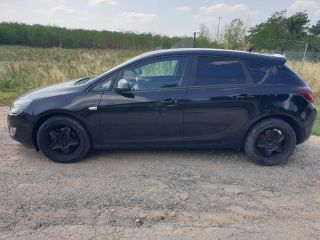 bontott OPEL ASTRA J Nívópálca