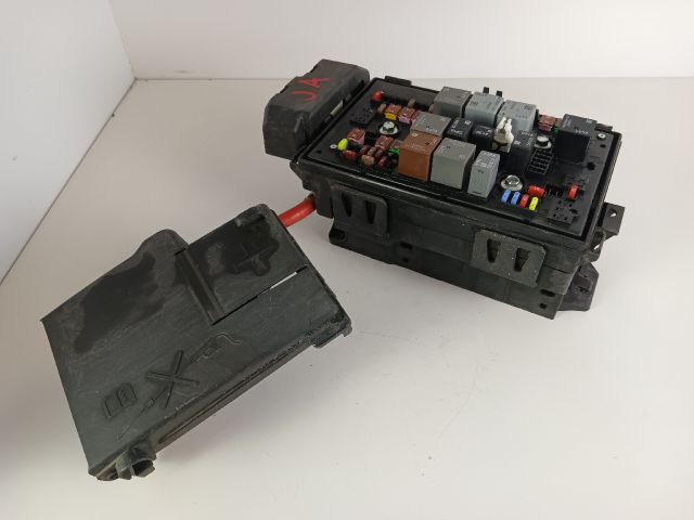 bontott OPEL ASTRA J Biztosítéktábla Motortér