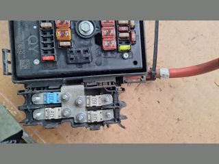 bontott OPEL ASTRA J Biztosítéktábla Motortér