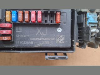 bontott OPEL ASTRA J Biztosítéktábla Motortér