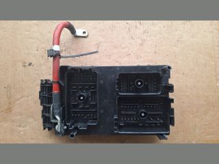 bontott OPEL ASTRA J Biztosítéktábla Motortér