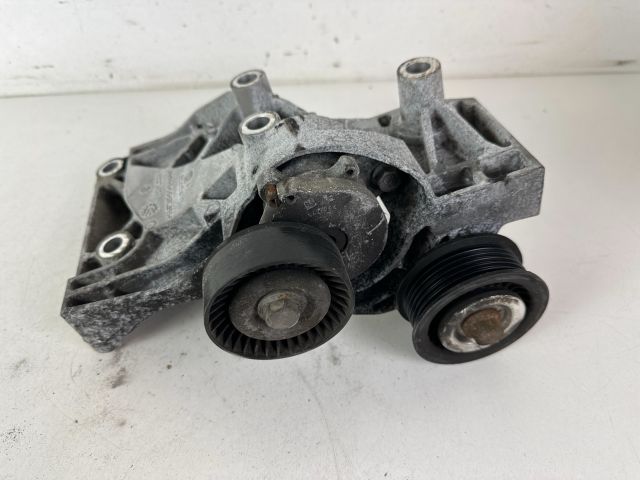 bontott OPEL ASTRA J Generátor Tartó Bak